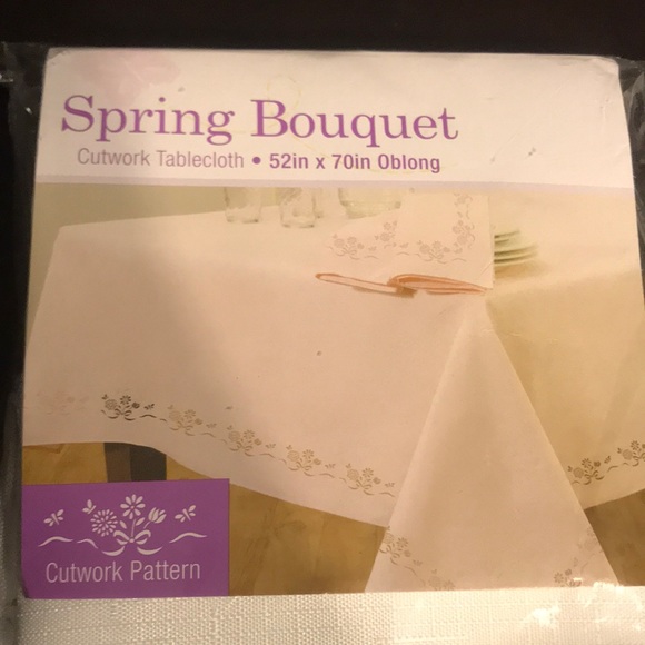 Spring cutwork tablecloth - Picture 2 of 3